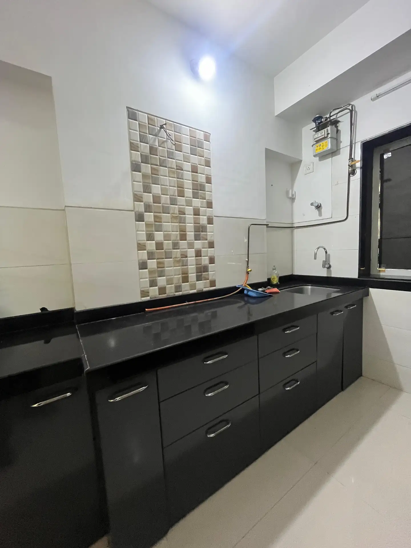 2 BHK Flat for Rent in Romell Umiya grandeur, Malad East